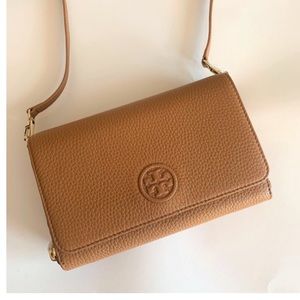 Tory Burch Bombe flat wallet crossbody Bark(brown)